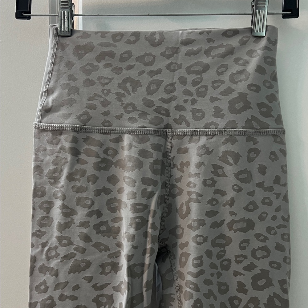 Beyond Yoga grey cheetah print leggings